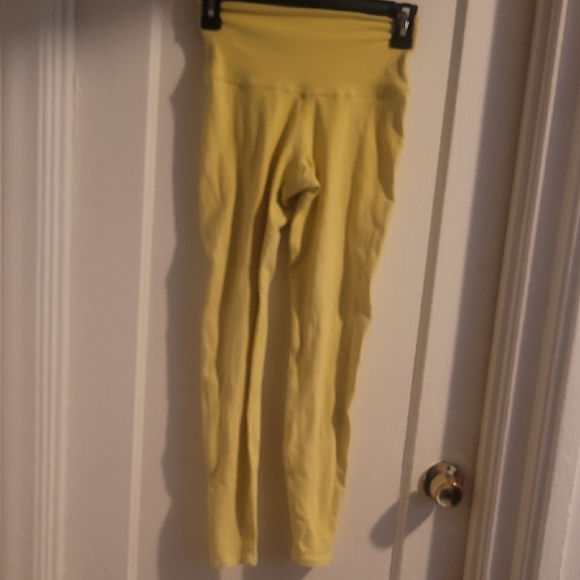 ALO Yoga Yellow Leggings - Picture 1 of 6